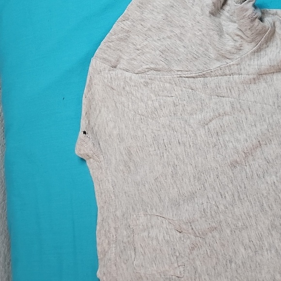 Abercrombie & Fitch Gray T-shirt, Size Large - Picture 4 of 8